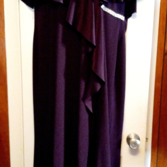 Mother of the Bride/Groom Gown - Picture 5 of 7